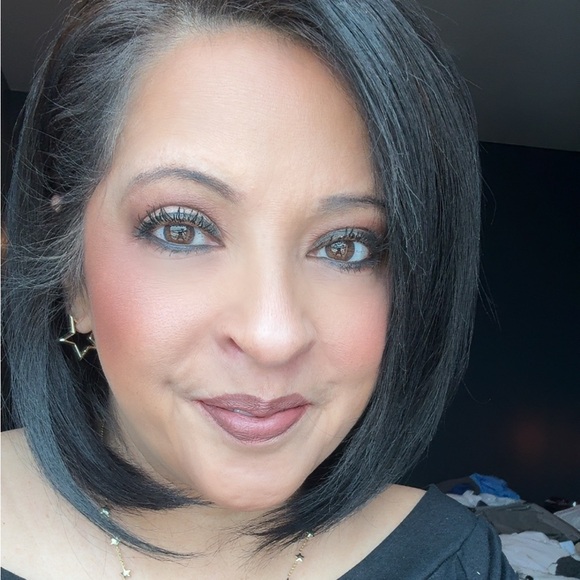 Meet your Posher, Christina - Picture 1 of 1